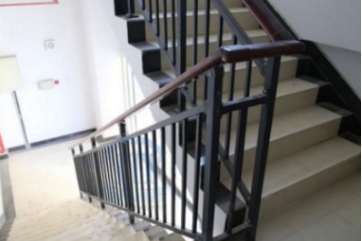 长春锌钢楼梯扶手：赋予楼梯安全